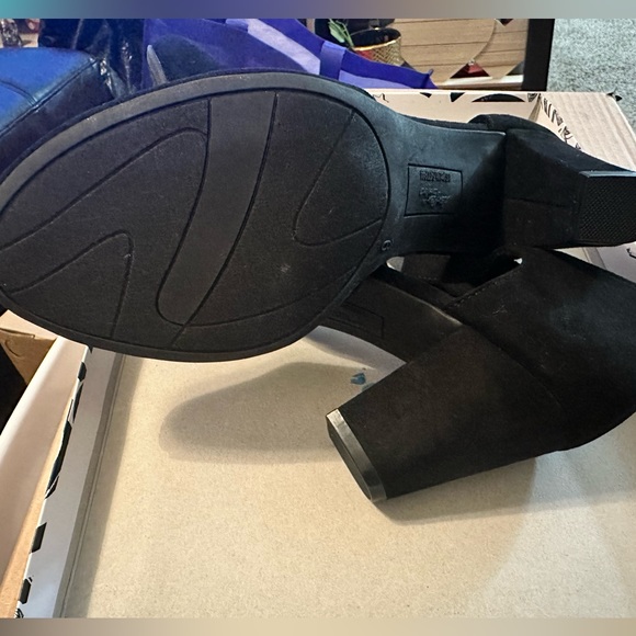 New Closed Toe Heel Mary Jane - Size 9 - Picture 3 of 6